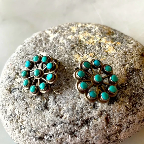 Vintage Zuni Native American Turquoise Flower Earrings - Picture 2 of 6